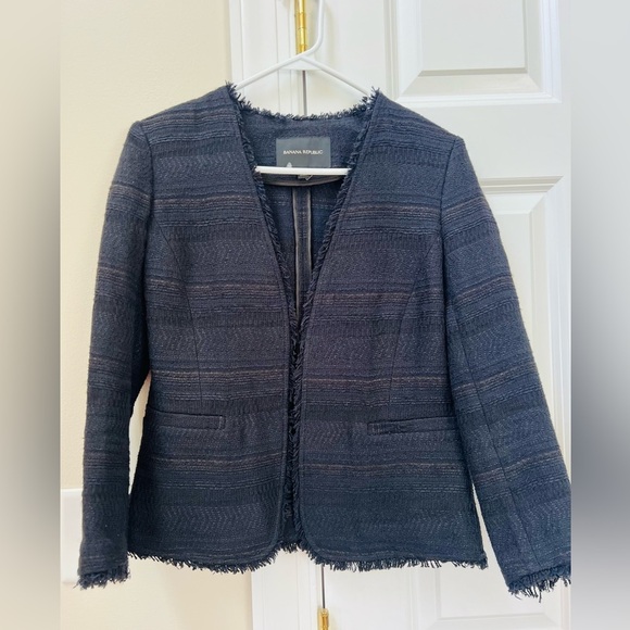 Banana Republic Jackets & Blazers - Stunning like new Banana Republic blazer size 2 in black